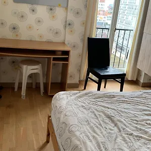  Séjour chez l'habitant Chambre Spacieuse Et Confortable Il Y A Un Ascenseur Et Idealement Situe France